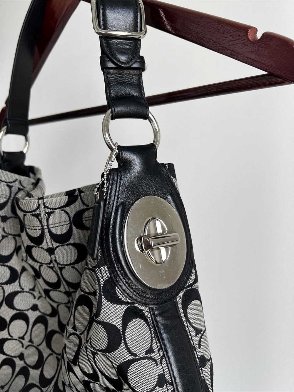 Authentic Coach New Canvas Shoulder Bag - Picture 4 of 12